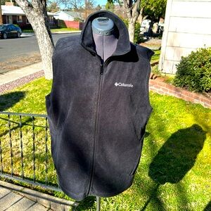 Men’s black Columbia vest lg